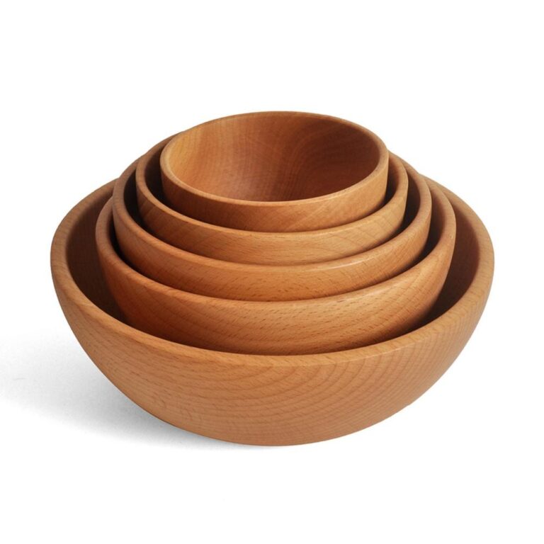 Beech wood serving bowl set with graduated sizes and natural wood grain