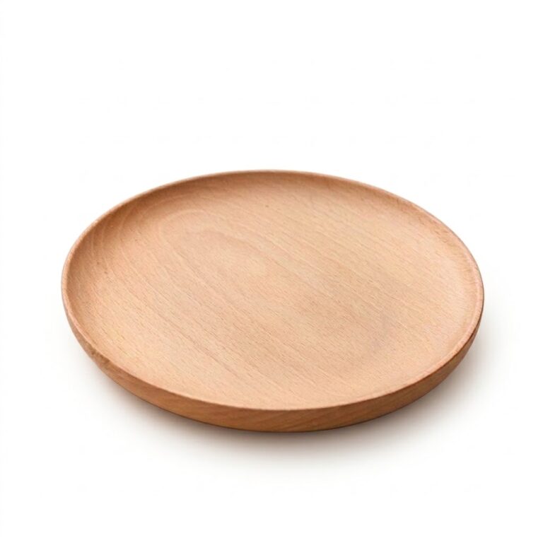 Round beech wood plate with smooth finish and natural wood grain