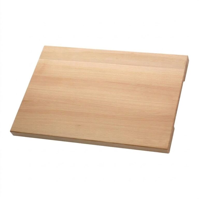 Simple beech wood cutting board with smooth finish and natural wood grain