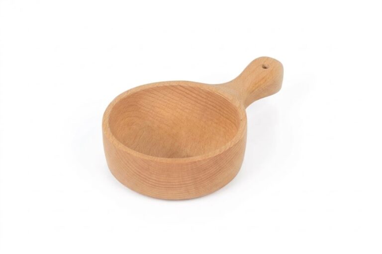 Beech wood serving bowl with handle and natural wood grain